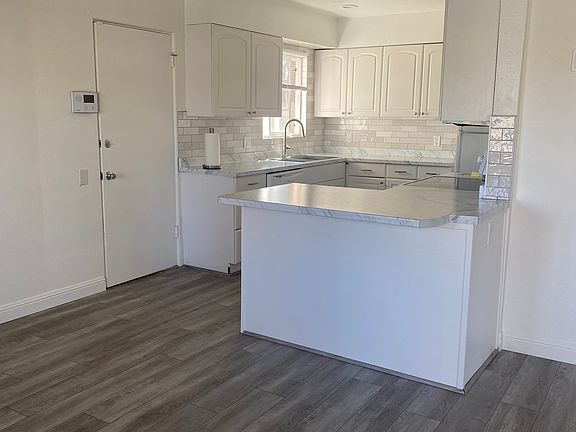 3rd image of 760 Broadway Blvd