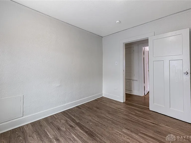 338 Kenwood Ave — Photo 18