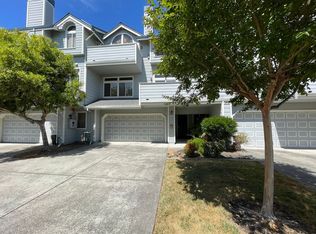 2027 Stonefield Ln, Santa Rosa, CA 95403