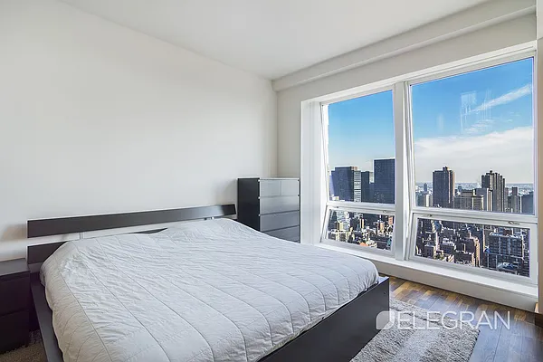 Sold by (Legacy) Elegran | media 7