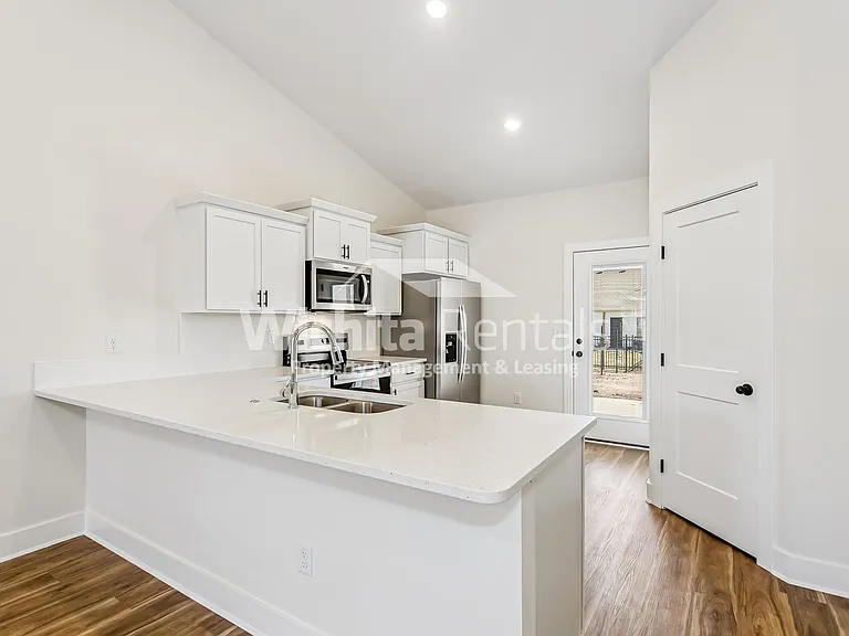 1736 - 1738 S. Hickory Creek St. — Photo 4