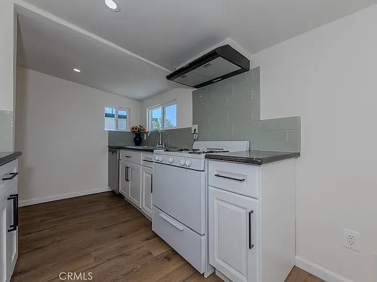 818 E Stearns Ave #1/2 — Photo 13