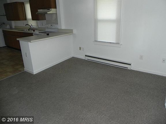 4th image of 107 E Pall Mall St
