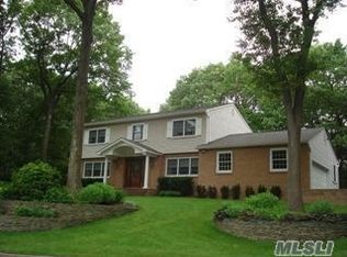 12 Yellow Brick Rd, Northport, NY 11768