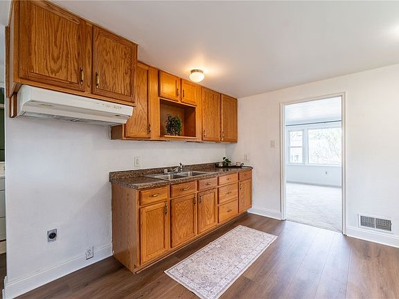 4th image of 217 Wiltshire Ave