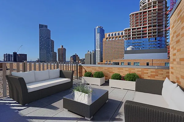 Rented by Red Apple Group | media 21