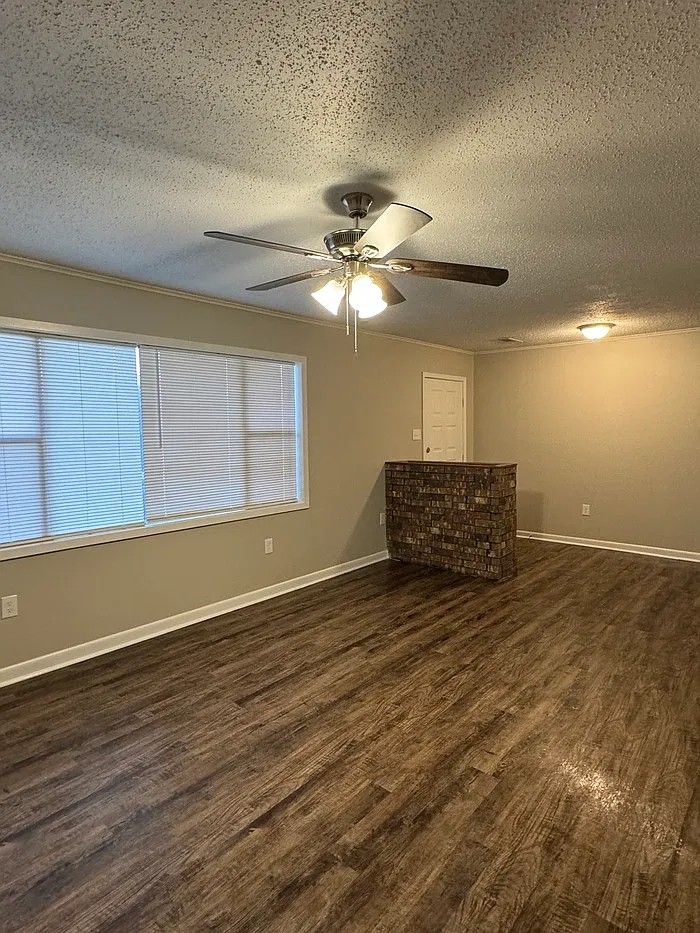 3 bed, 2.0 bath, 1344 sqft, $1,550 — Photo 2