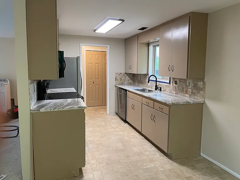 1321 NW 23rd St — Photo 6