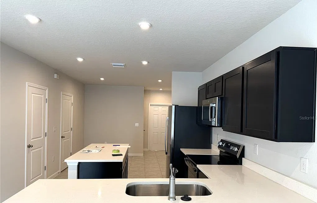 3 bed, 2.5 bath, 1440 sqft, $2,200 — Photo 3
