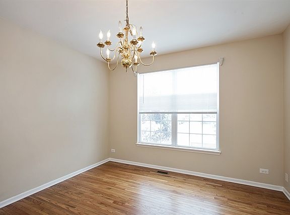 4th image of 1761 Crofton Dr