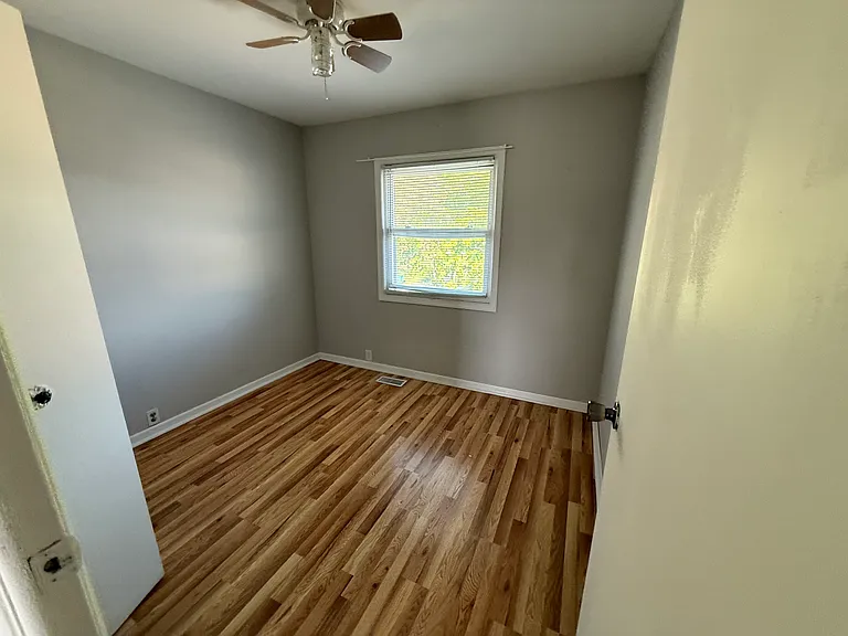 320 Hemlock Ave — Photo 6