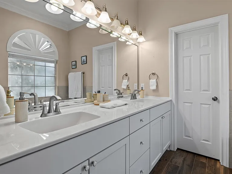 14030 Shoreline Dr — Photo 17