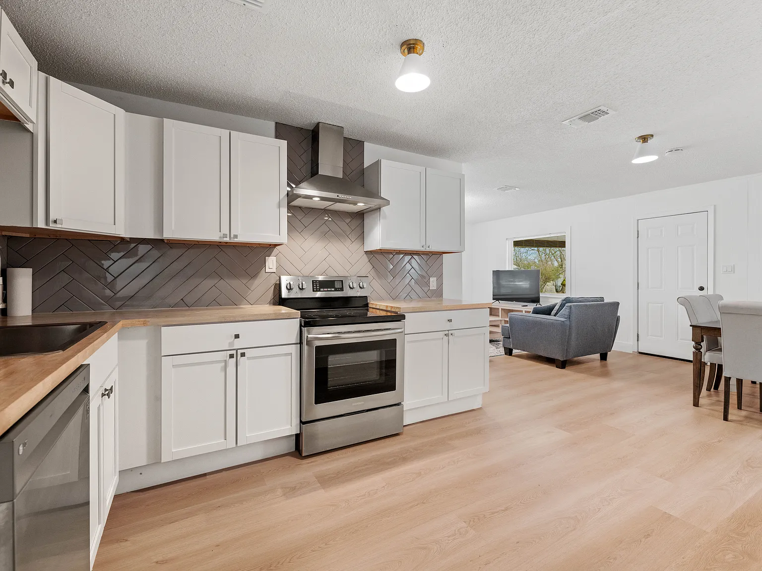 4 bed, 1709 sqft, $2,850 — Photo 3