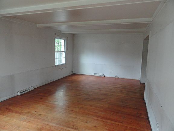 3rd image of 77 Rosewood Ln