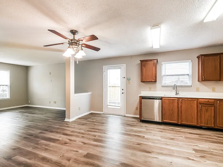 14390 Black Farm Dr — Photo 9