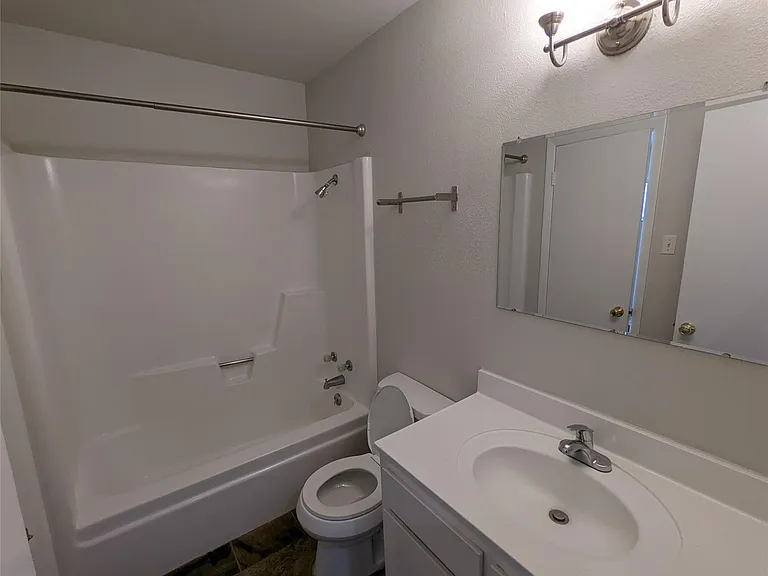 1818 S Lakeshore Blvd #36 — Photo 14