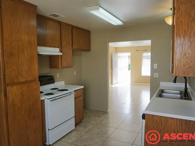 9521 Thistlewood Ct (W & A) — Photo 6