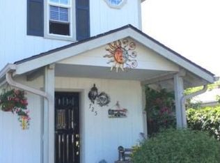 725 6th St, Brookings, OR 97415