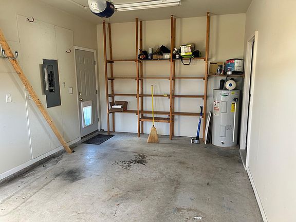 3rd image of 1122 Ashcroft Dr W