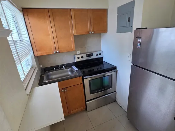 133 SW 5th Ct, Dania, FL 33004