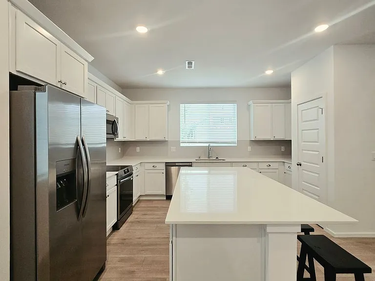 2700 Wonderland Way — Photo 5