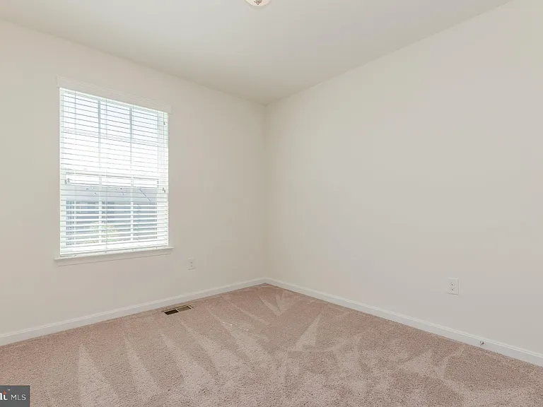 172 Drexel Ct — Photo 44