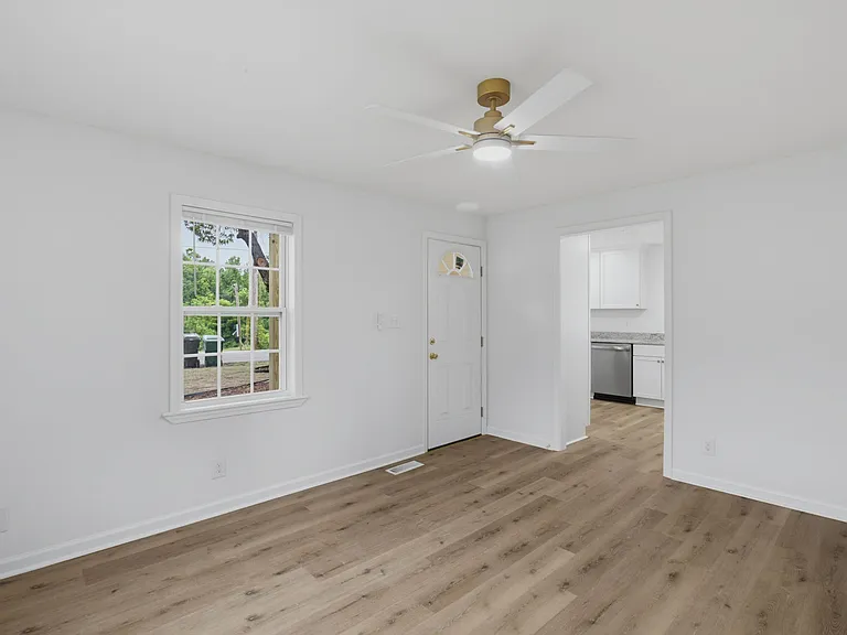 931 Marlboro St — Photo 13