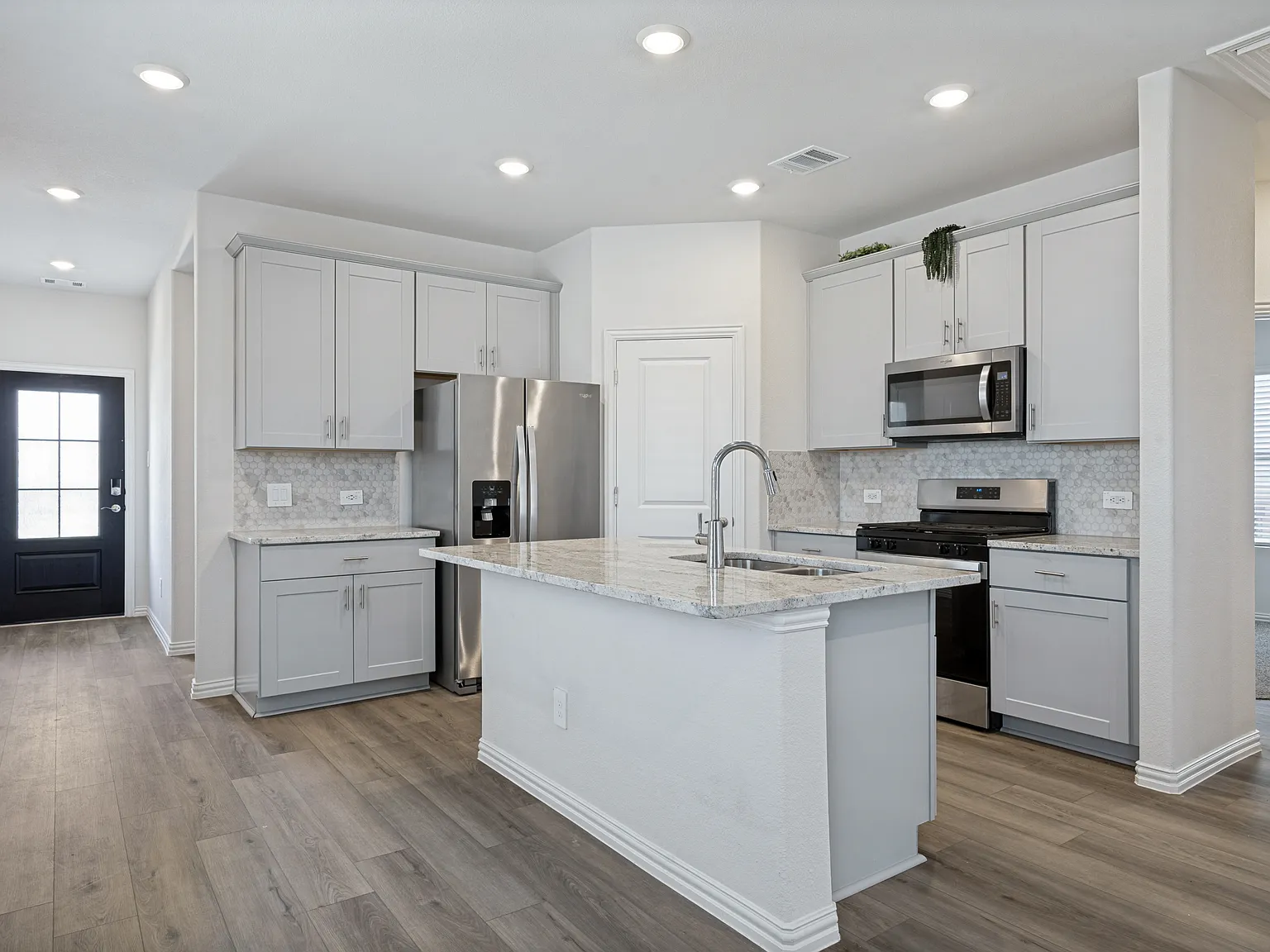 3 bed, 1482 sqft, $2,200 — Photo 3