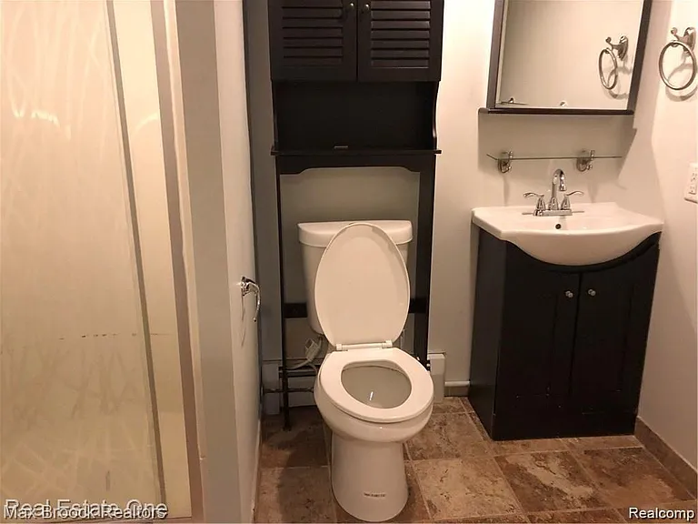 1610 South Blvd — Photo 11