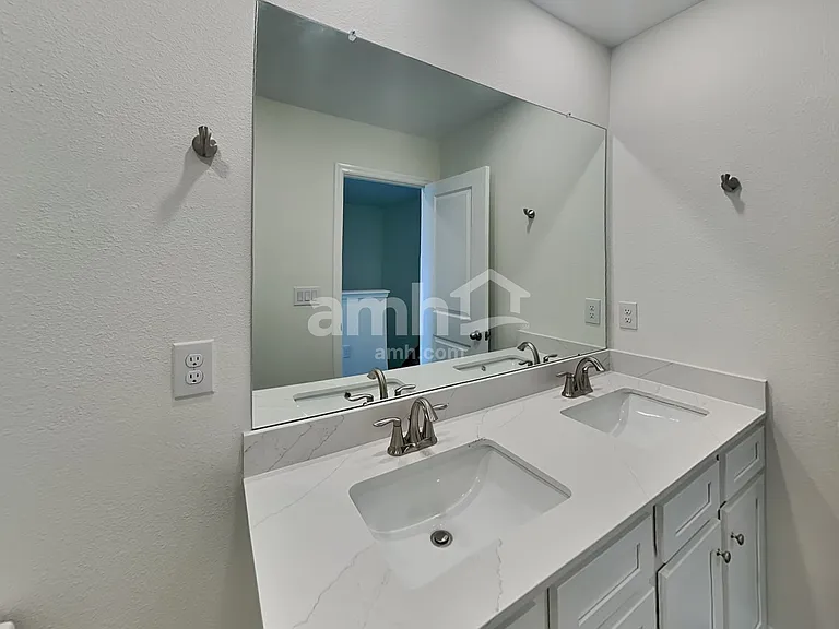 3716 Center Cove Ln — Photo 22