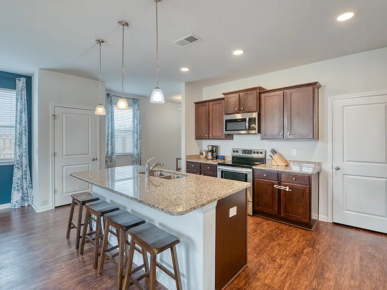 802 Lenox Dr — Photo 3