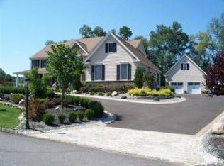 2 Palmer Cir, Millstone Township, NJ 08535