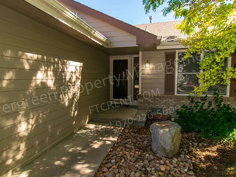 3612 Wescott Ct — Photo 2