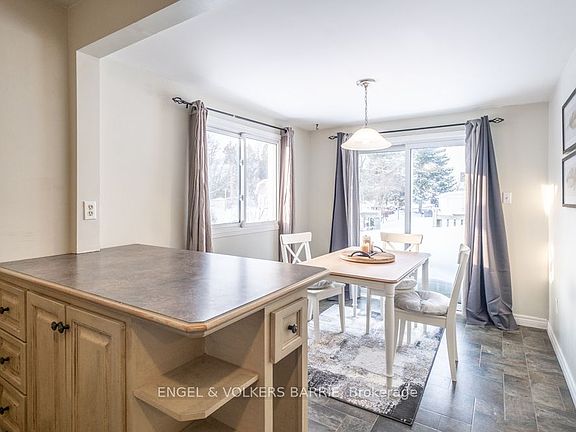 3rd image of 1990 Victoria St