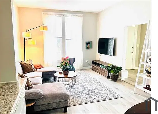 3 bed, 2100 sqft, $3,750 — Photo 2
