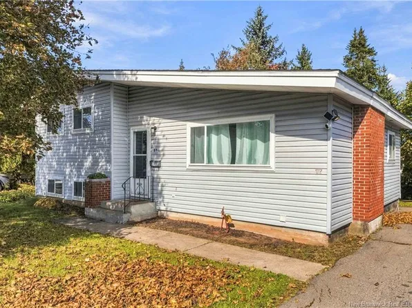 59 Anne St, Moncton, NB E1C 4J4