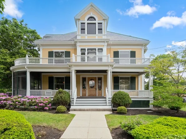 43 Bailey Rd, Watertown, MA 02472