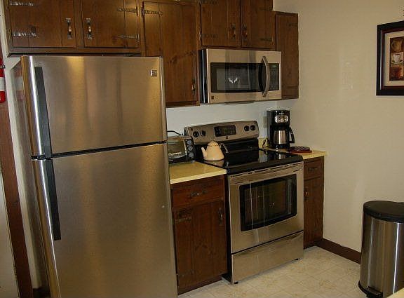 3rd image of 1988 Alpha Cir APT 4C