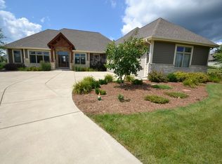 W330S8425 Isabelle Dr, Mukwonago, WI 53149