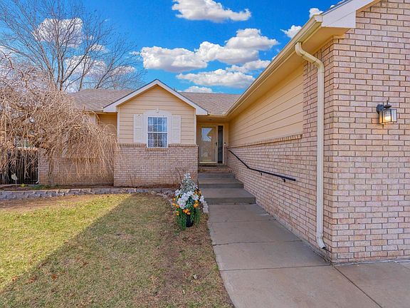 3rd image of 500 N Ridgehurst St