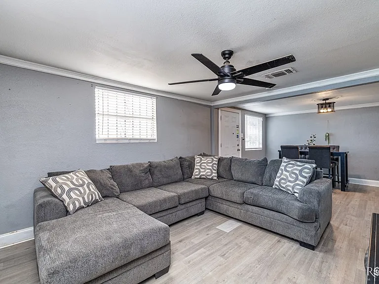 226 W Avenue M — Photo 3