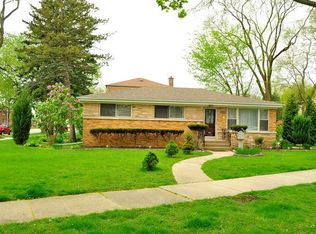 8456 E Prairie Rd, Skokie, IL 60076