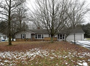 5900 Sampson Dr, Girard, OH 44420