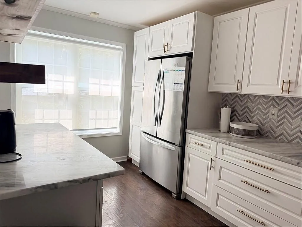 3 bed, 4.0 bath, 1585 sqft, $2,800 — Photo 3