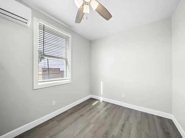 614 35th St #2, Galveston, TX 77550