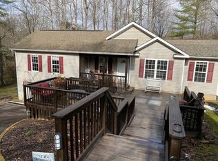 338 Canyon Ln, Mills River, NC 28759