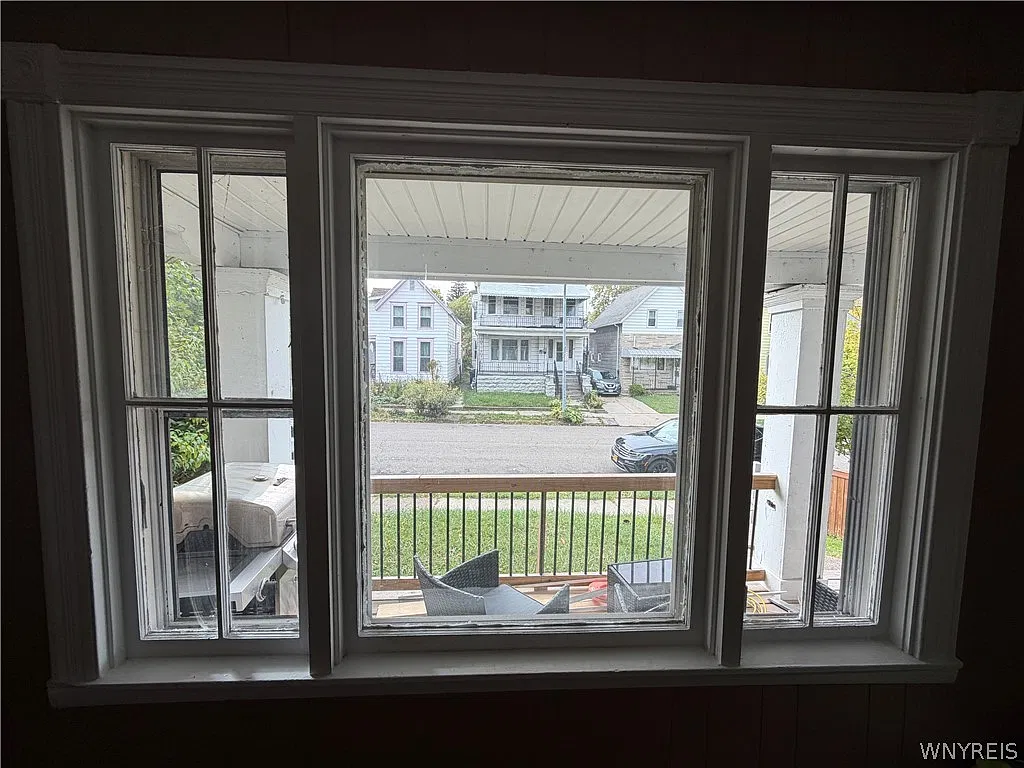 3 bed, 1.0 bath, 1298 sqft, $1,500 — Photo 4