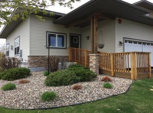1201 Vernon Dr, Carver, MN 55315