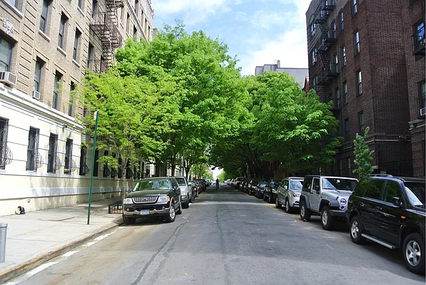 Rented by Douglas Elliman | media 27