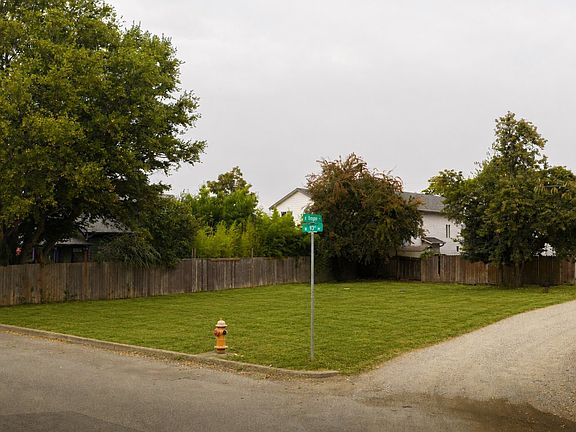 5th image of 804 NE 93rd Ave